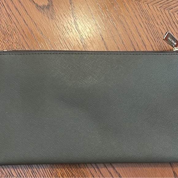 Michael Kors clutch - Picture 5 of 5